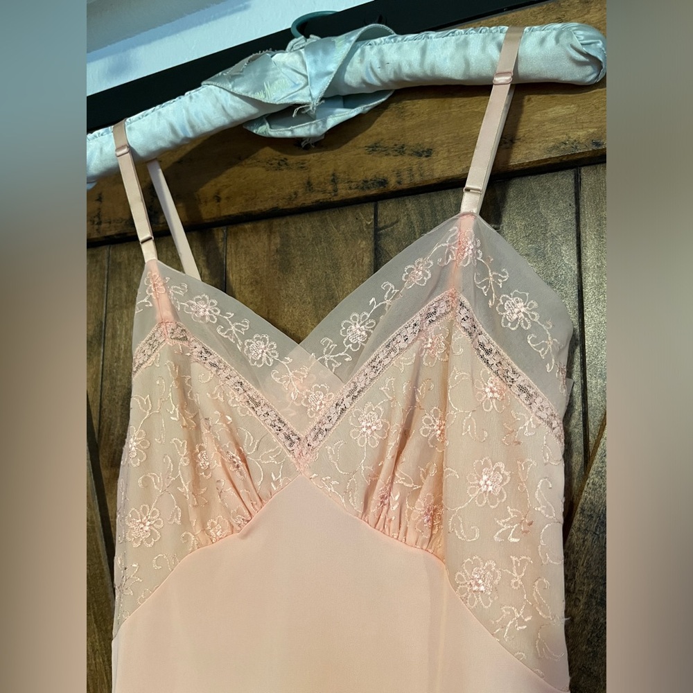 VINTAGE VANITY FAIR SLIP ~32~